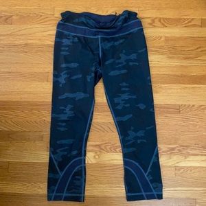 Lululemon blue camouflage crop leggings.
